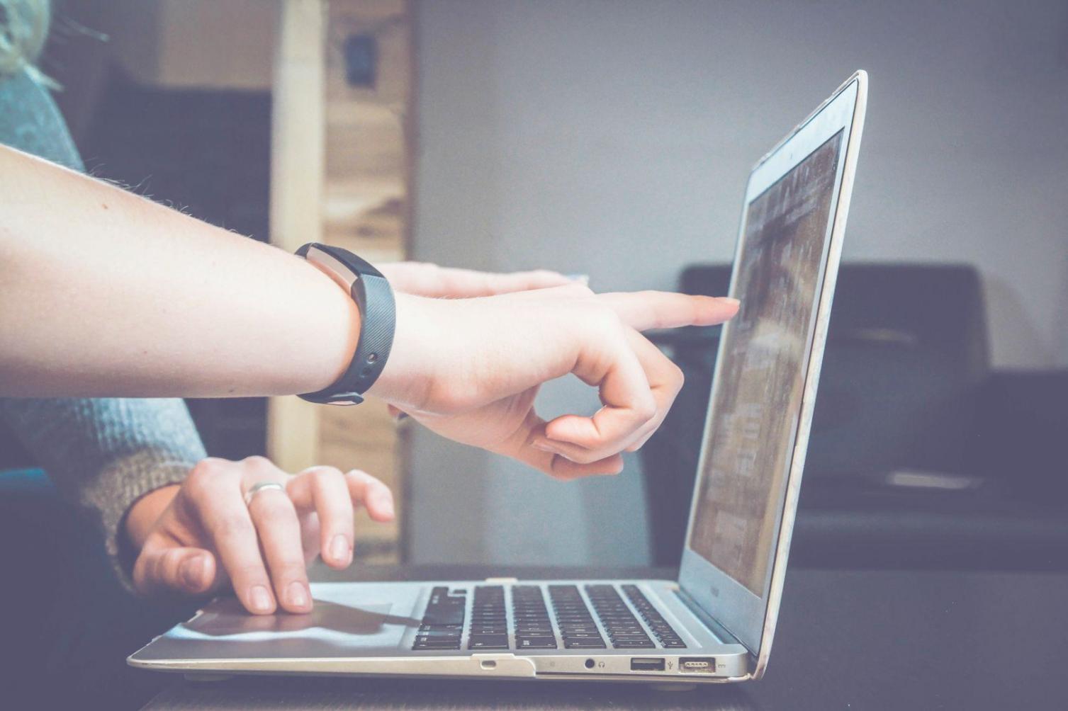 Espacio de trabajo colaborativo con tecnología de desarrollo de juegos